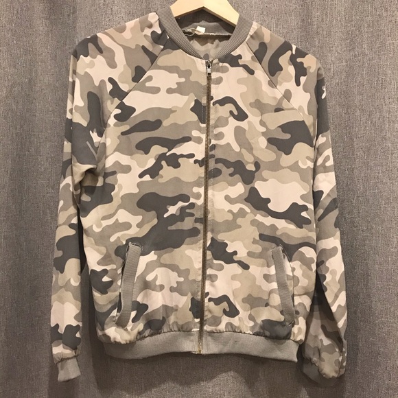 Tops - Camouflage print gray bomber jacket, small